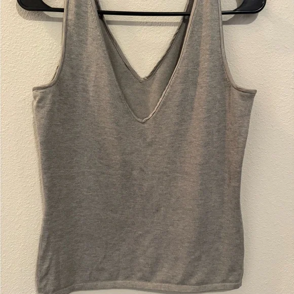 Gray Fitted Sleeveless Tank Top - Picture 2 of 6